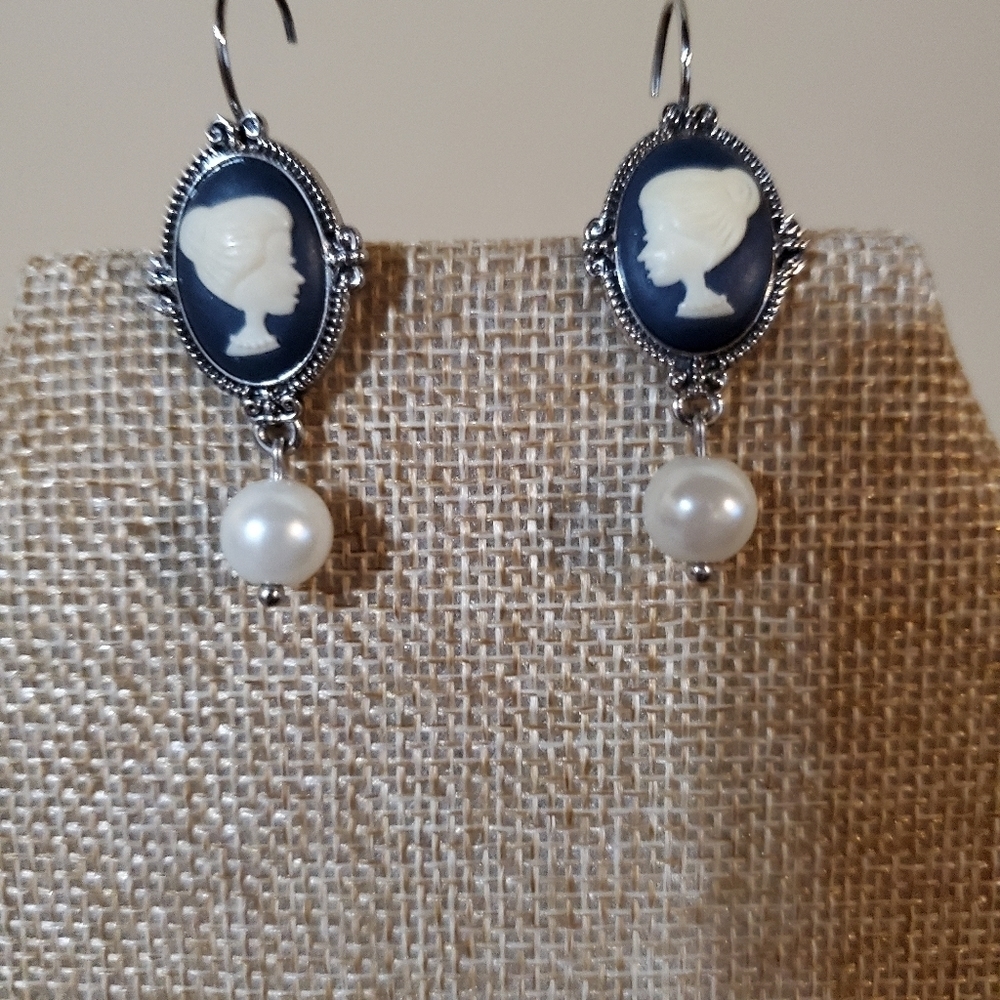 Lia Sophia Ravinia Necklace and Earrings - Picture 4 of 5